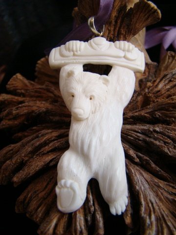 BEAR CUB ALASKA ANIMAL SPIRIT TOTEM CARVED OX BONE PENDANT / CARVING