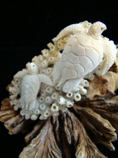 2 HAWAII SEA TURTLE CARVED ANTIQUE ANTLER TOTEM / CARVING / PENDANT FREE GIFTS!