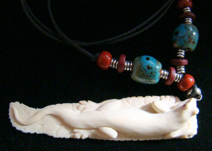 FOSSIL WALRUS LIZARD GECKO 2 RUBY GEM EYES PENDANT / BEAD NECKLACE