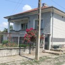 huge  house and garden for sale in bulgaria,25000 euros