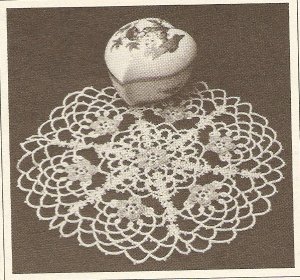Tatted - Doily with Pink Flowers (ref: e1202t)