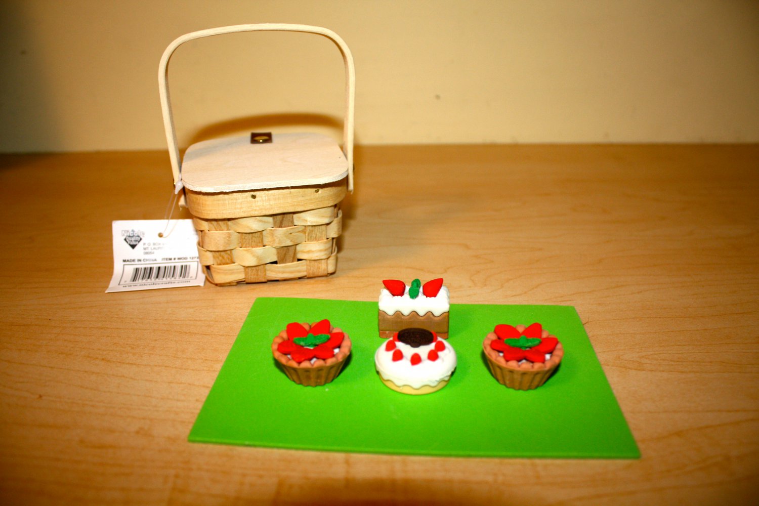 American Girl Doll Picnic Basket & Treats New