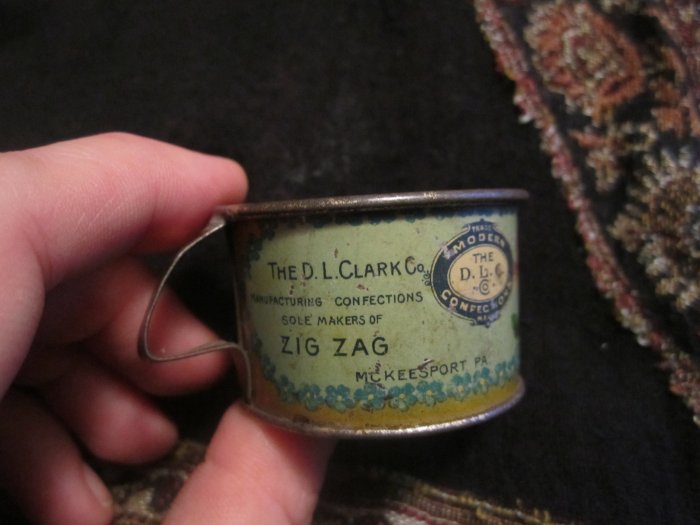 Vintage ZIG ZAG CONFECTION TIN PREMIUM CUP c1900