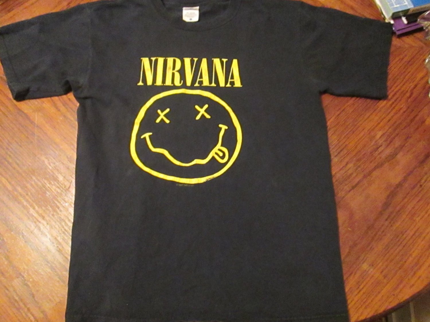 Nirvana cheats. АЛОХА В футболке Нирвана. Футболка Nirvana 90х. Футболка Нирвана 90е. Футболка Nirvana 90 годов.