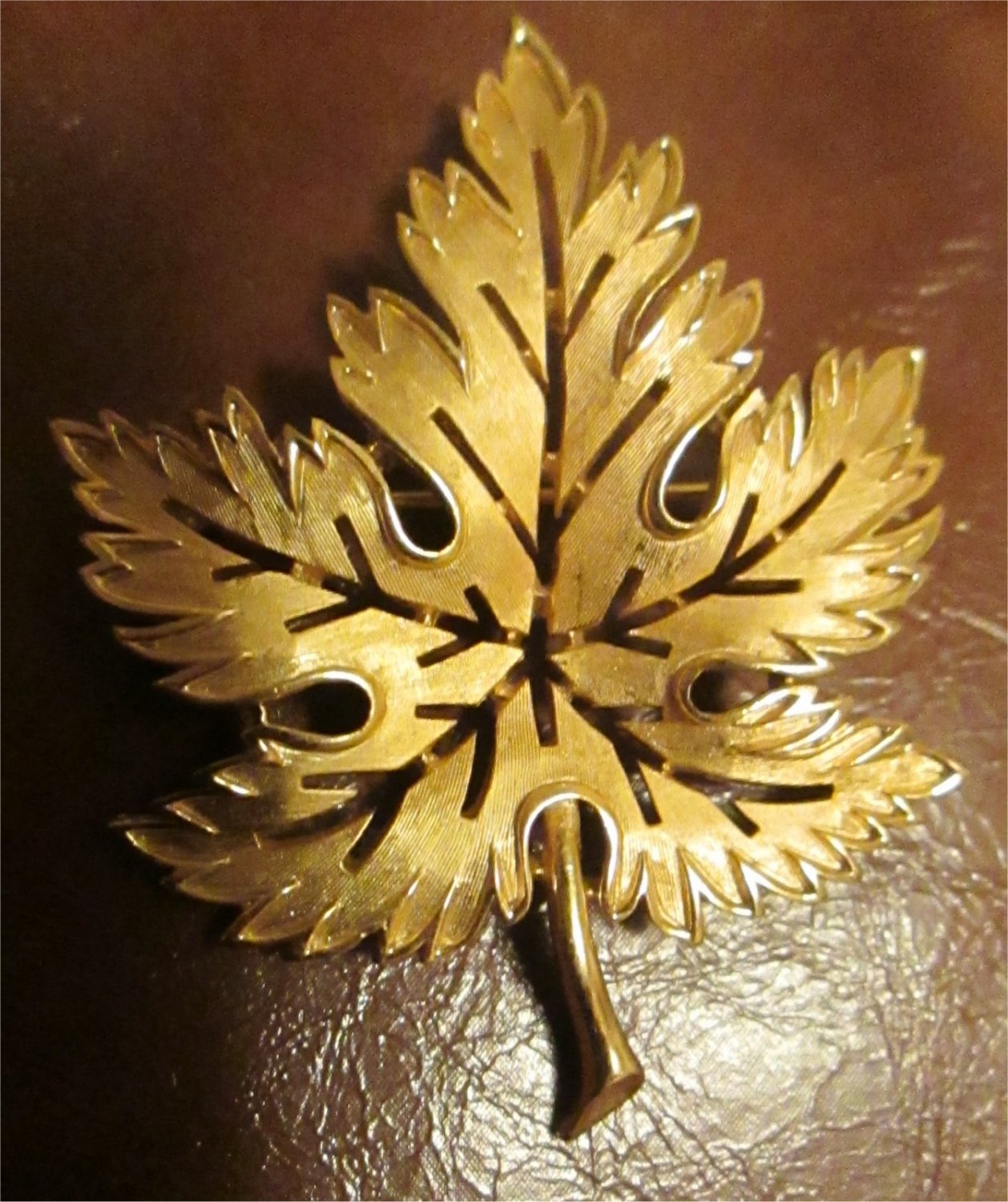 Trifari Maple Leaf Pin Vintage Costume Fashion Gold Plated Fall Autumn Brooch FREE SHIPPING