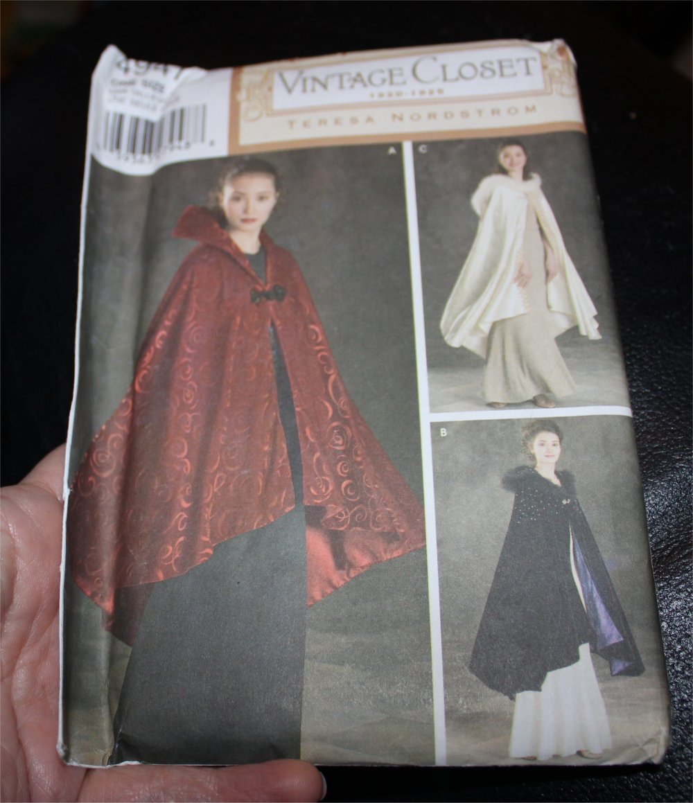 Simplicity Sewing Pattern 4947 Misses Capes Vintage Closet One Size Uncut FREE SHIPPING