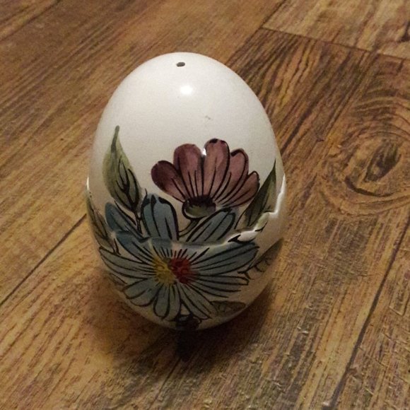 Vintage  Floral Stacked Cracked Egg Salt And Pepper Shaker Set