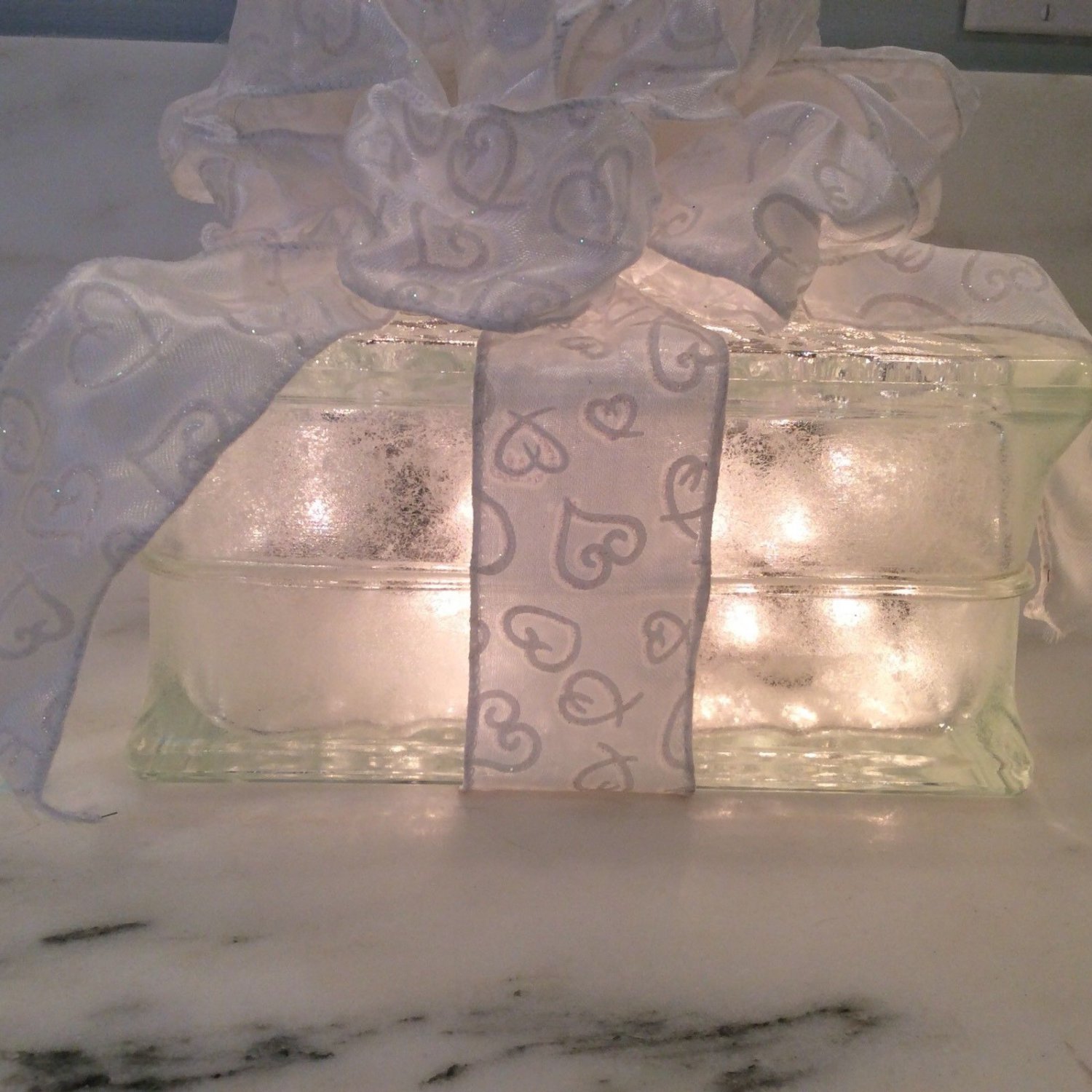 GLASS LIGHTED GIFT BOX Home Decor
