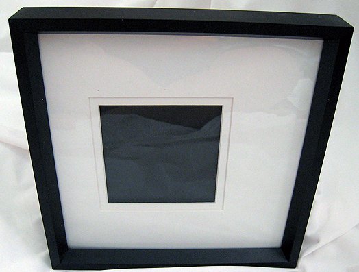 Table Picture frame: jet black and white inside, posh simple design.