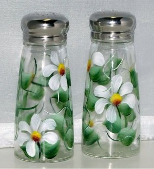 Salt and Pepper - Daisy