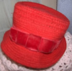 Everitt  vintage hat - red wool with velvet ribbon trim cloche hat