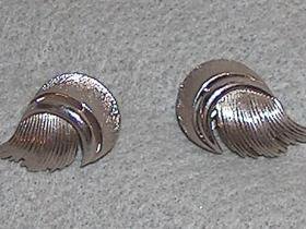 Trifari silvertone vintage clip earrings - wings