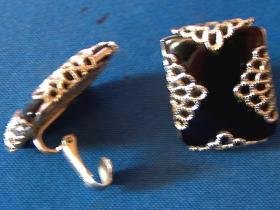 Caroline Emmons black and silvertone vintage clip earrings