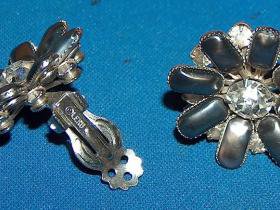 Leru pearlized gray and Rhinestone vintage clip earrings - silvertone
