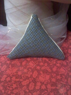 triangle reversible sachet crosshatch design or ivory satin