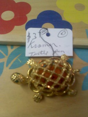 Kramer turtle pin brooch - goldtone