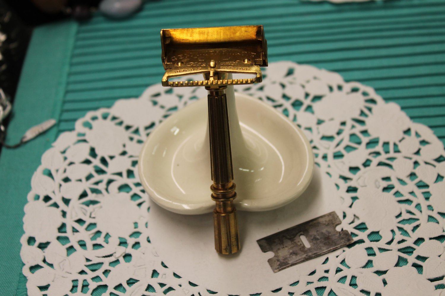 GEM Micromatic Clog Pruf Safety Razor Made in U.S.A. vintage shaving