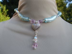 Heart dangle choker