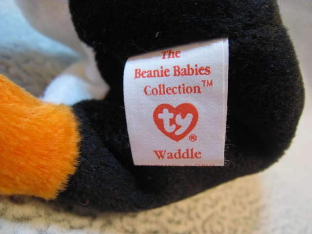 Waddle the Penguin TY Beanie Baby Retired MWMT