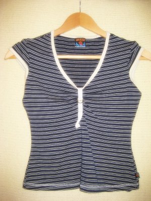 CAP SLEEVED navy with white striped v-neck M