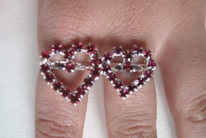 Two Finger Heart Ring (Pink)