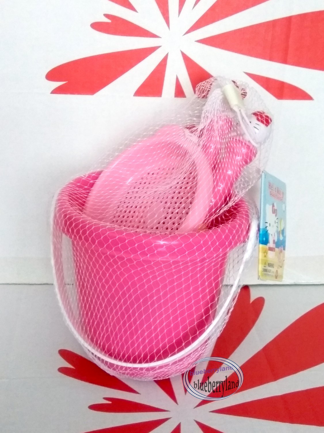 Sanrio Hello Kitty Beach Toys Set with Large Bucket, Rake, Shovels