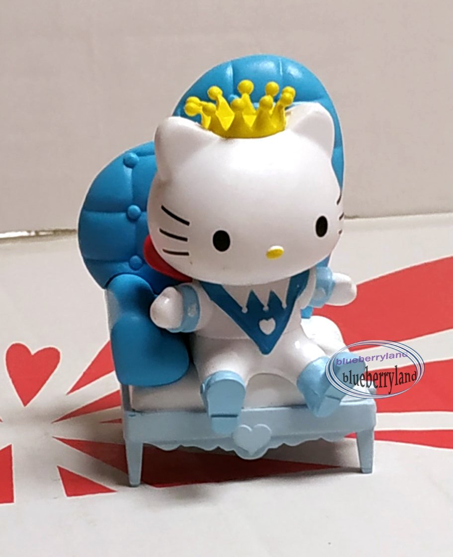 hello kitty nutcracker figurine