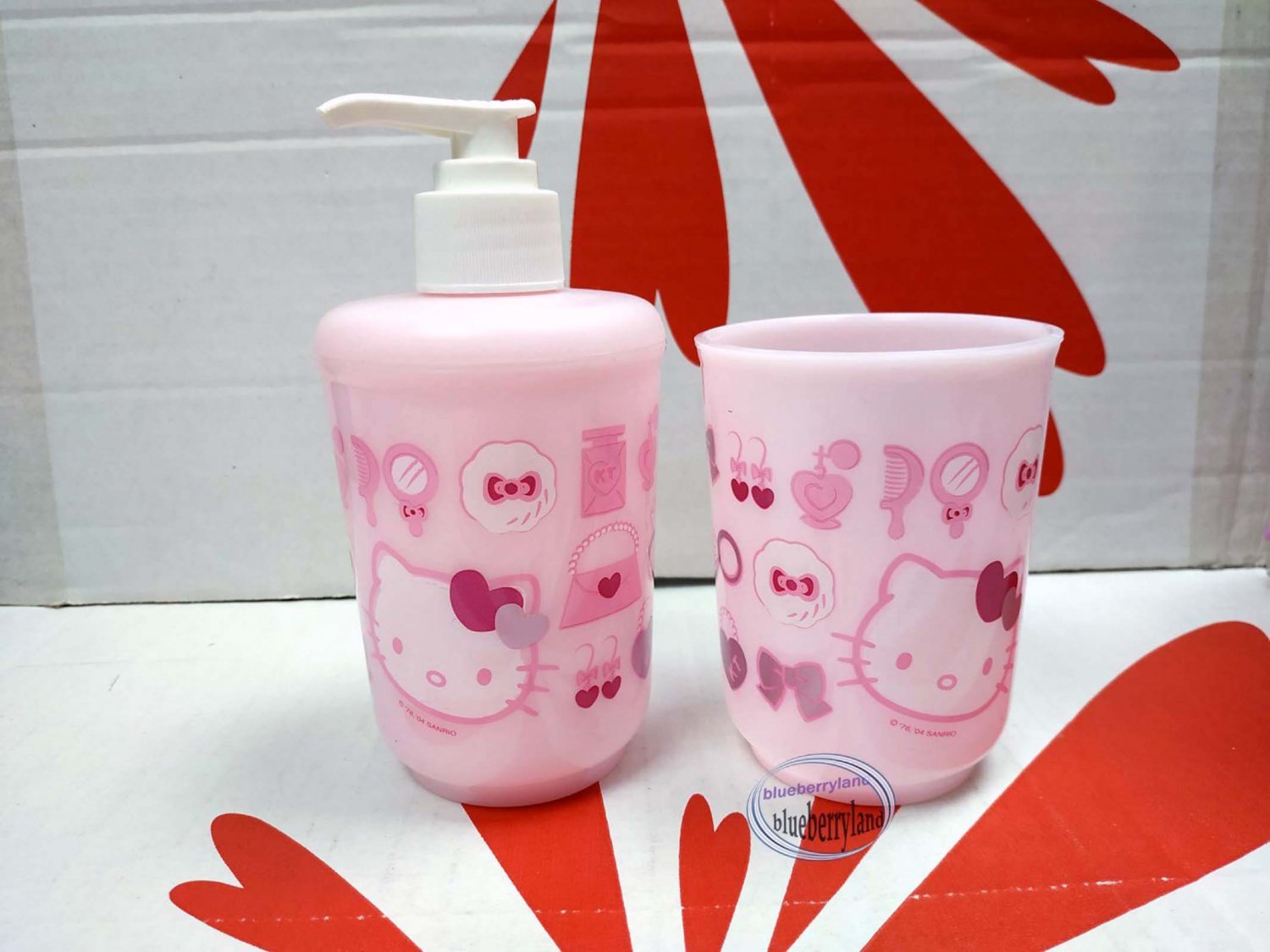 Sanrio Hello Kitty Bathroom Accessories 3 Pieces Set of Soap Dish, Soap