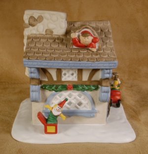 PARTYLITE SANTA'S WORKSHOP TEALIGHT HOUSE *MIB*