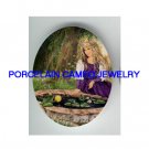 FROG PRINCE SHOW CRYSTAL BALL TO PRINCESS * UNSET CAMEO PORCELAIN CAB