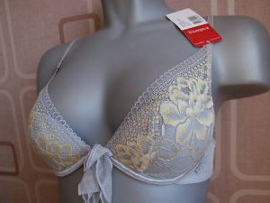 32a Triumph Supreme Temptation grey Pushup bra BNWT