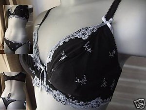 32e black embroidery honeytrap underwired bra BNWOT