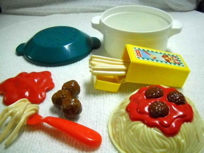 Vintage Fisher Price Speedy Spagetti Play Food Set 1998 (HC09)
