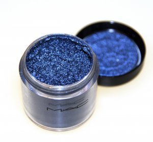 bell-bottom blue pigment