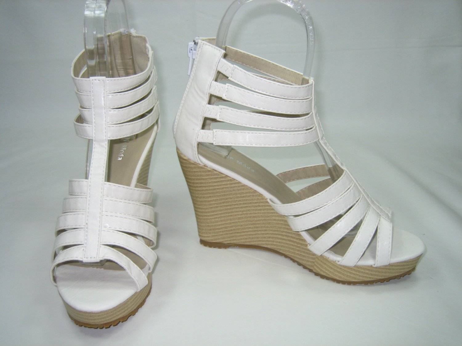 womens white sandals size 4