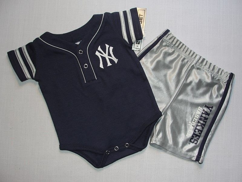 GENUINE MERCHANDISE Boy's 3-6 Months N. Y. YANKEES Shorts Set, Outfit