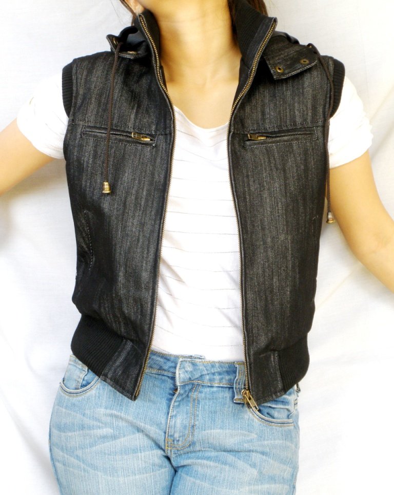 NWT Women's Sleeveless Hood Denim Vest Style 42FD