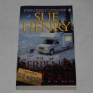 The Serpents Trail by Sue Henry Paperback