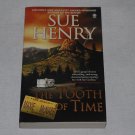 The Tooth of Time by Sue Henry Paperback