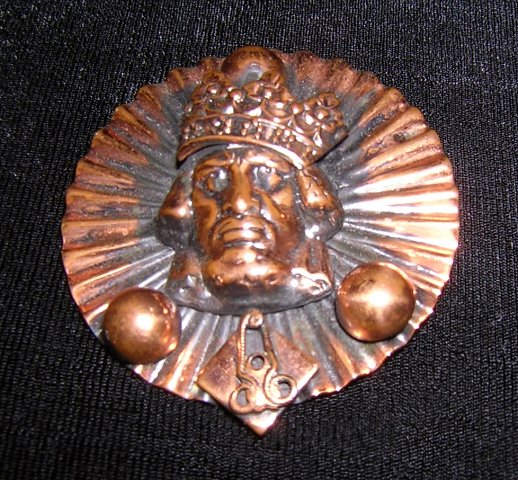 Copper pleated brooch pin crowned head vintage unusual ll1959