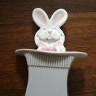 White rabbit in magician's hat pop up plastic pin Avon 1975 brooch ll1241