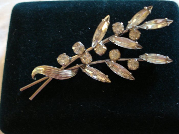 Elegant spray of rhinestones silvertone brooch closed backs vintage pin ll1262