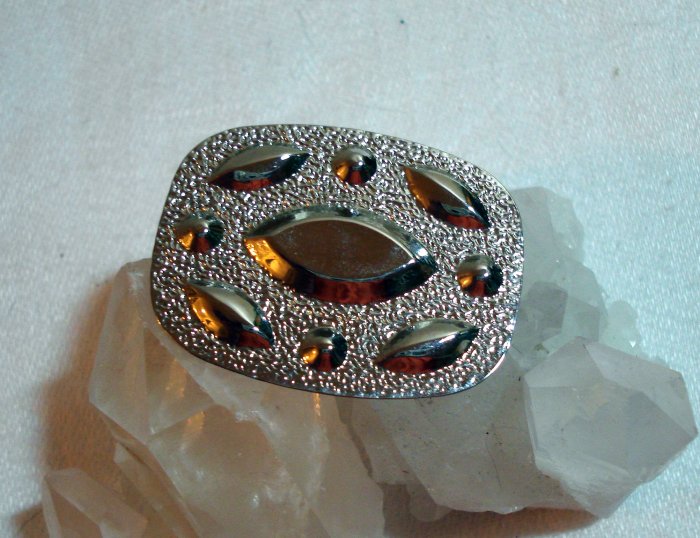 Silvertone scarf or dress clip perfect vintage jewelry ll1408