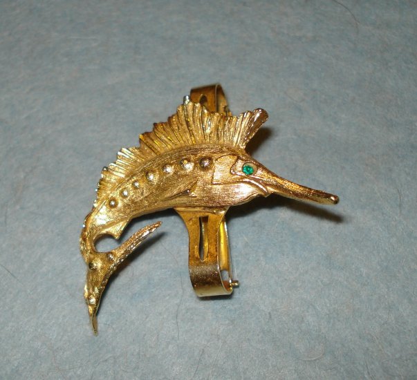 Swordfish scarf clip brushed gold tone metal unusual clip vintage costume jewelry ll2113