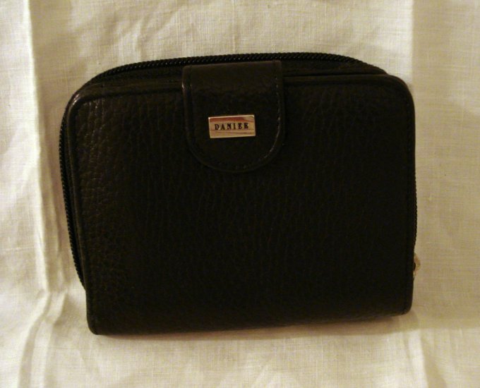 Danier pebble grained black leather French purse style wallet roomy unused ll2290