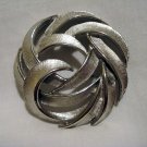 Swirled two textured silvertone pin brooch sophisticated vintage ll2733