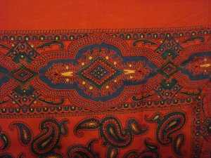 Large paisley silk scarf red pine green excellent vintage ll2750