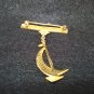 Gold tone bar pin with enameled sailboat charm excellent vintage ll2764