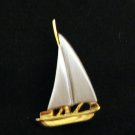 Brushed steel electroplated goldplate sailboat pin as new preowned ll2801