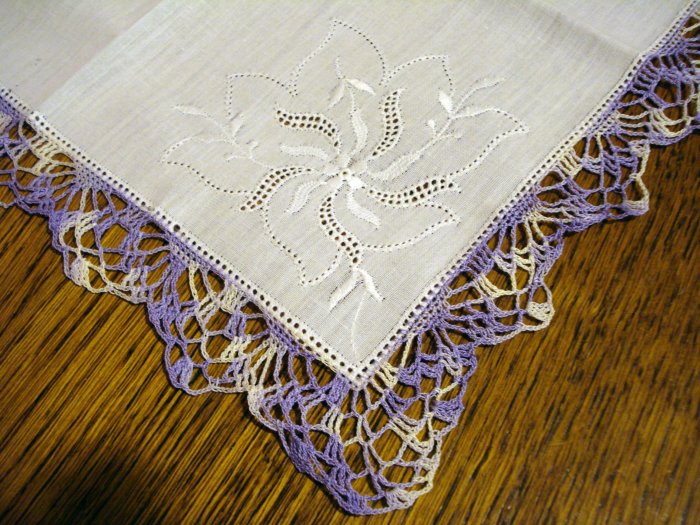 Lavender crocheted lace edge white linen hanky whitework threadwork vintage unused ll2812